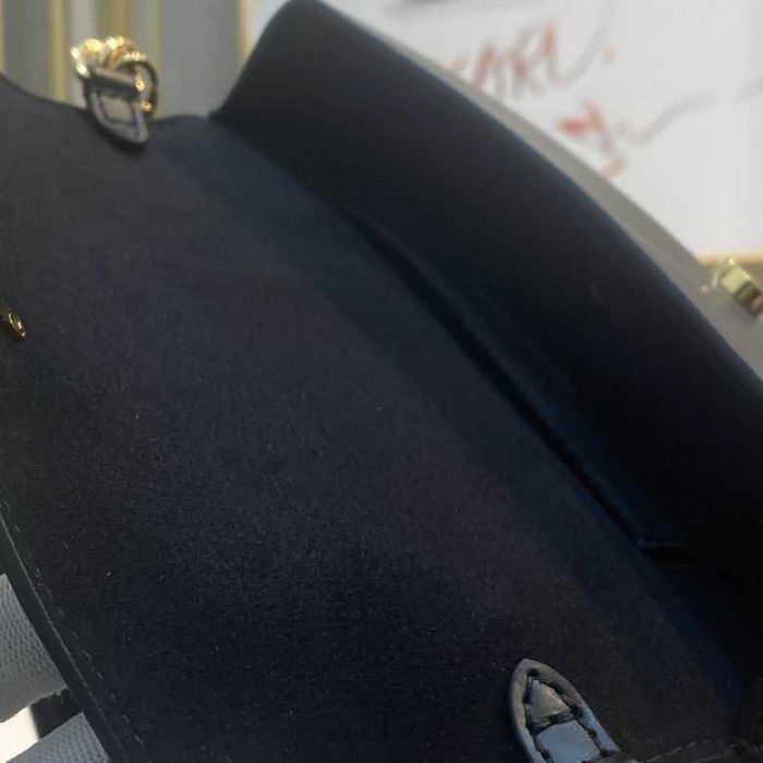 LV Чанта с черно заключение на каучка