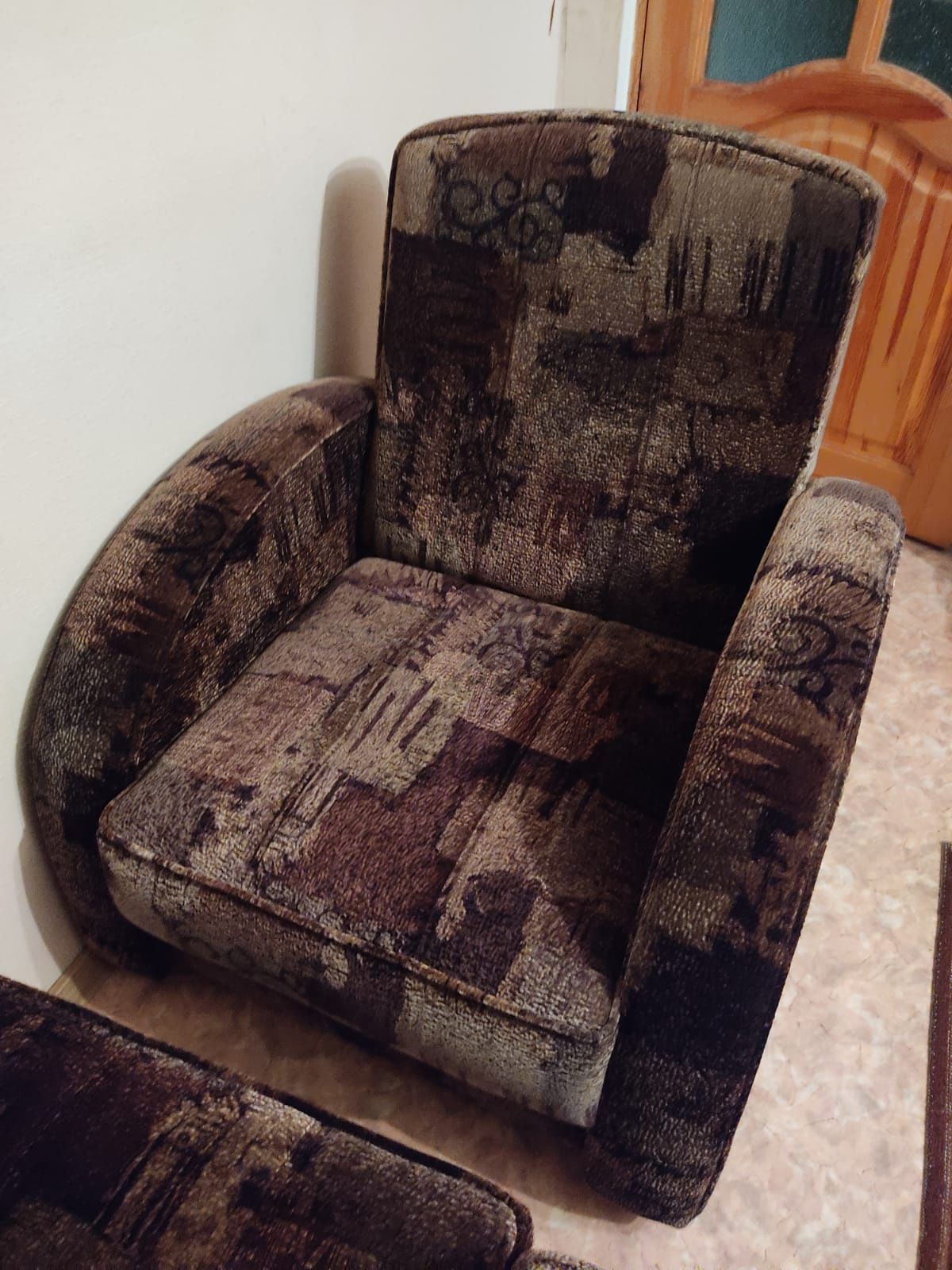 Продам 2 кресла (одноместный диван)