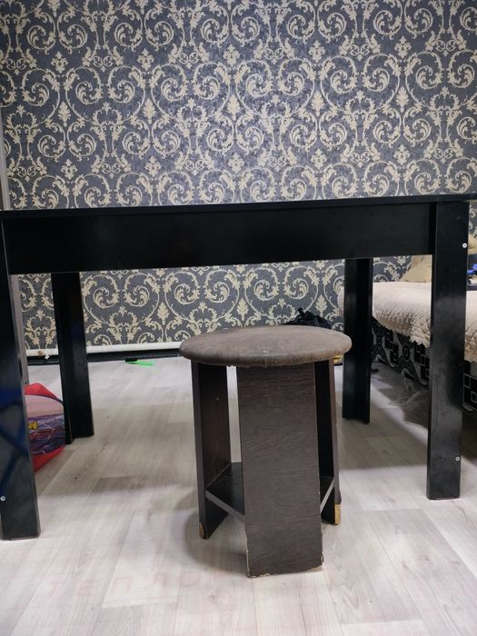 Продам стол со стульями