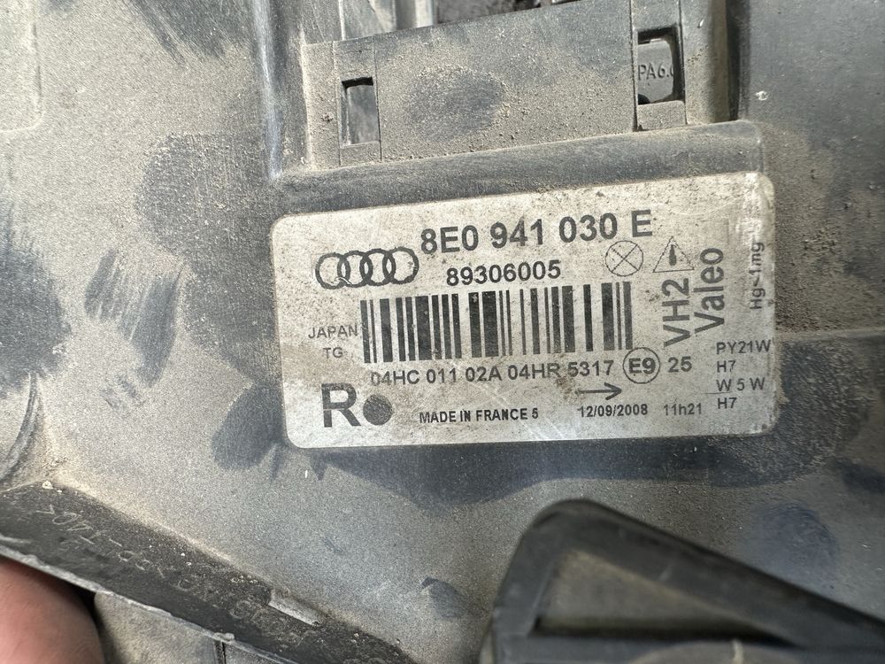 Фара Audi A4 B6 правый