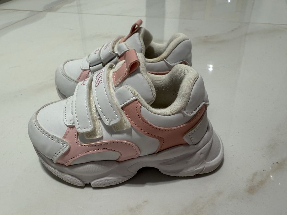 Маратонки Guess за момиче