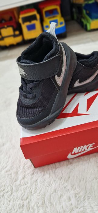 Adidași Nike, mărimea 22.