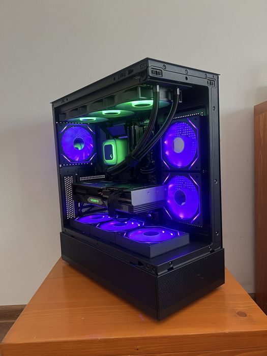 PC gaming - Ryzen 5 7600X, DDR5, 32GB, 1TB SSD fata placa video