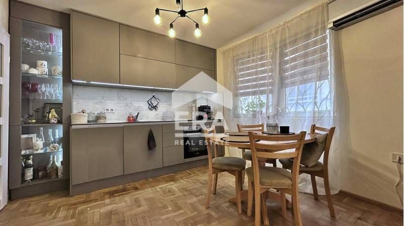 Продава се Тристаен апартамент в София, Лозенец - 85 кв.м за 3765 €/кв.м - Снимка #1