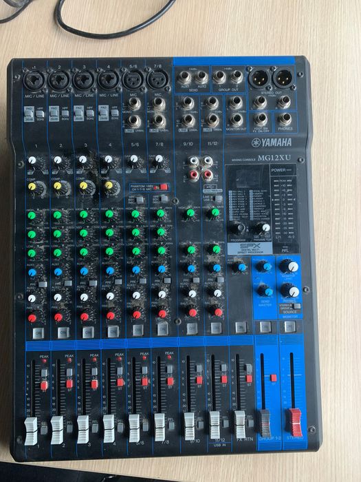Смесителен пулт Yamaha MG12XU