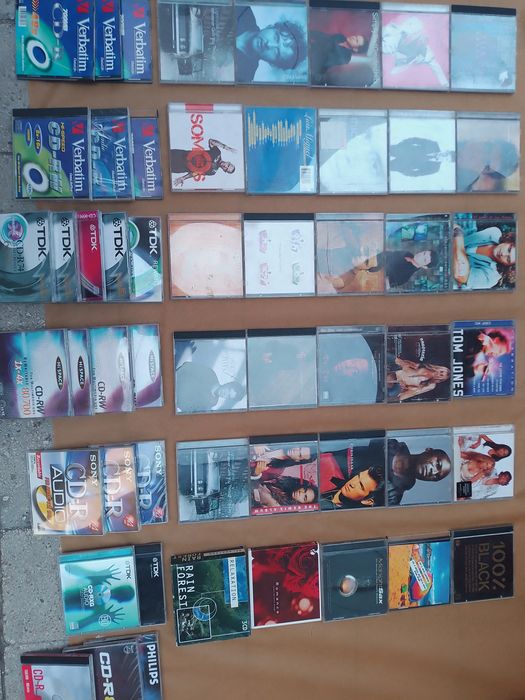 Lot cd uri originale în stare foarte buna + cd uri originale goale