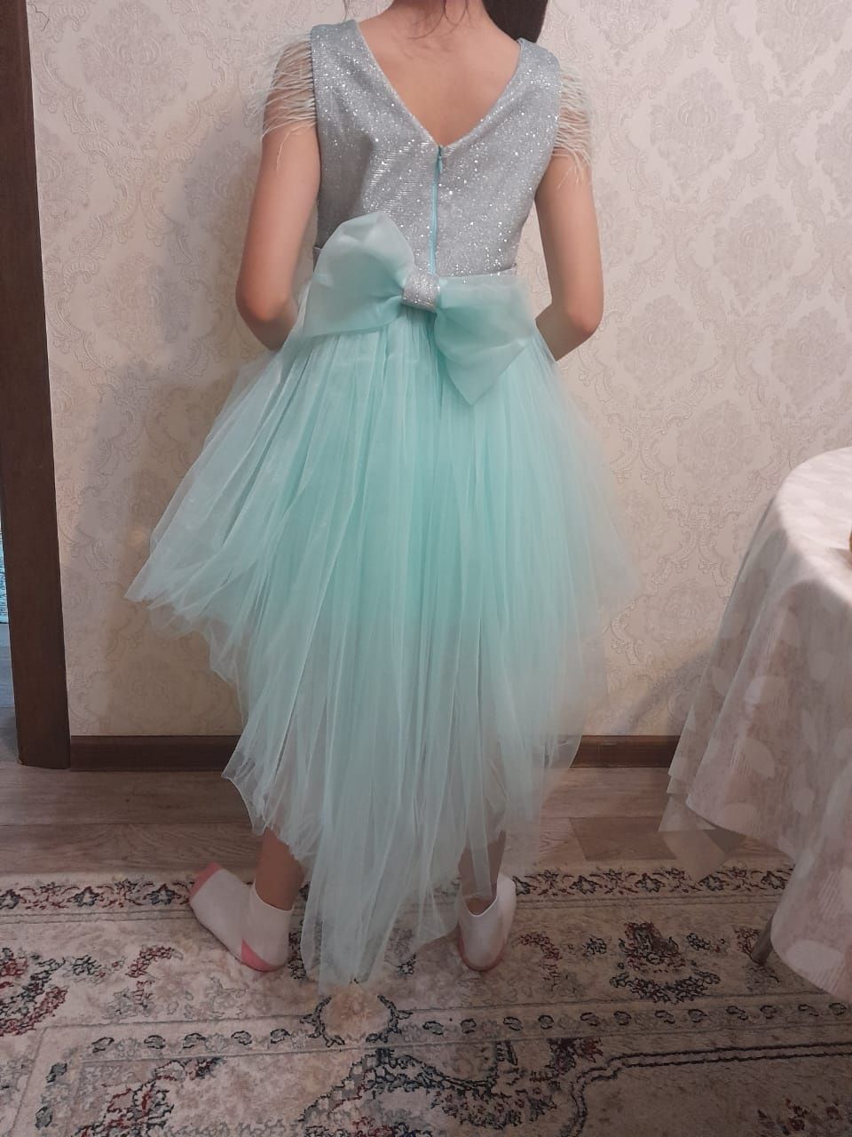 Платье и танцевальный костюм практически новые, для девочки 7-8лет