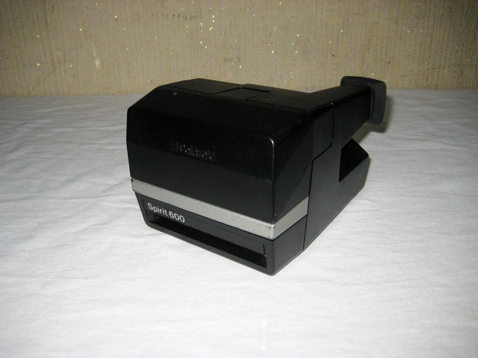 Полароид Spirit 600 идеальном почти новым состоянии!