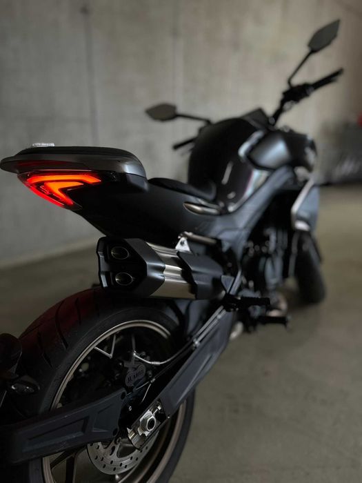 Motocicleta CFMOTO 800NK 2023 Advanced - 6700 km, stare excelentă
