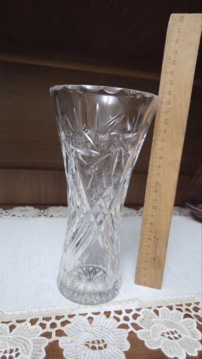 Вазы и графины ,хрусталь и стекло