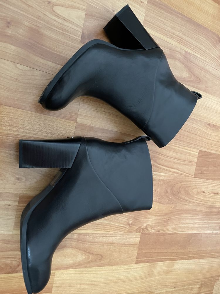 Ghete Liu Jo, marimea 36, piele