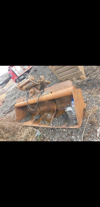 Vînd cupe Excavator de săpat și taluz