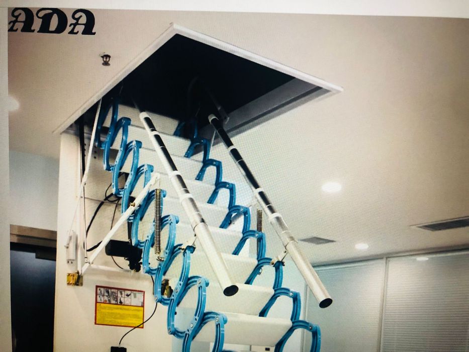 Scara electrica pentru pod