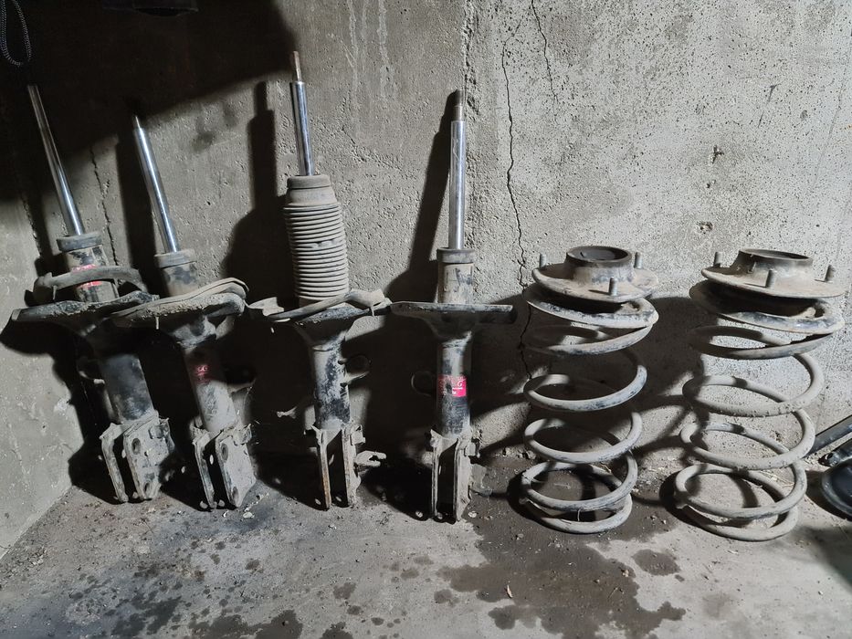 Продам стойки фирмы KYB на Hyundai Tucson первое поколение