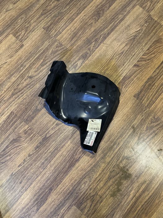 Подкрылок металическая часть правая Corolla 150