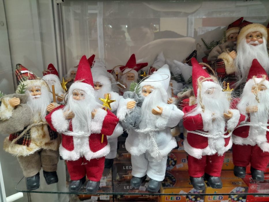 Дед морозы и санты, снегурочки, музыкальные и простые у нас большой вы