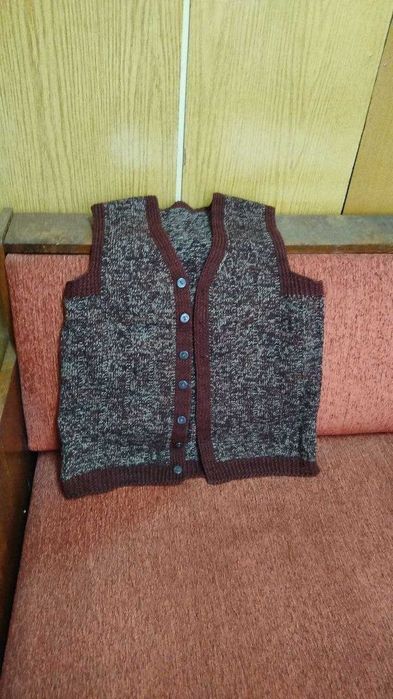 Продавам плетени дрехи - блузи, елеци, терлици