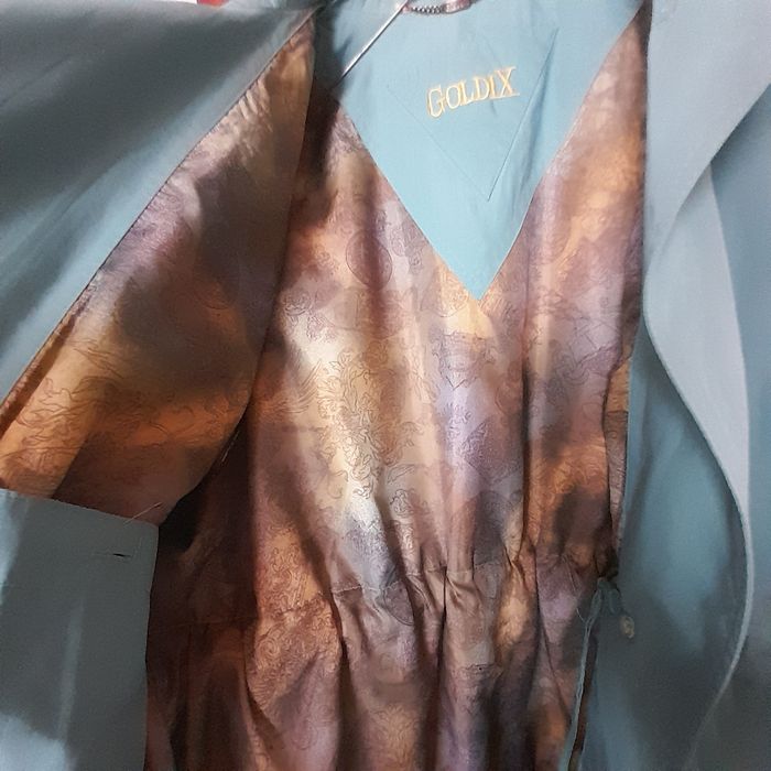 Продаётся женская куртка на весну-осень