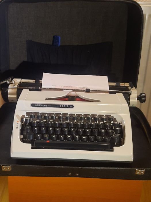 Mașină de scris Hercules 330 SL impecabilă