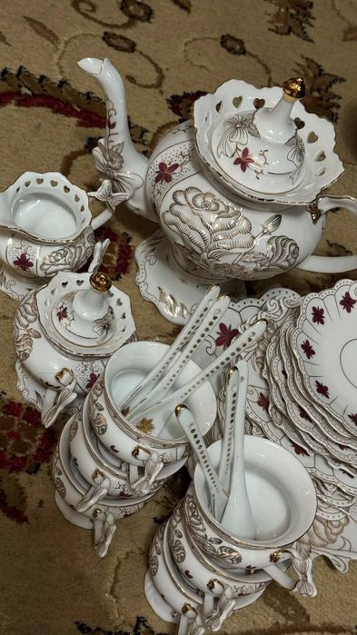 Фарфоровый чайный сервис