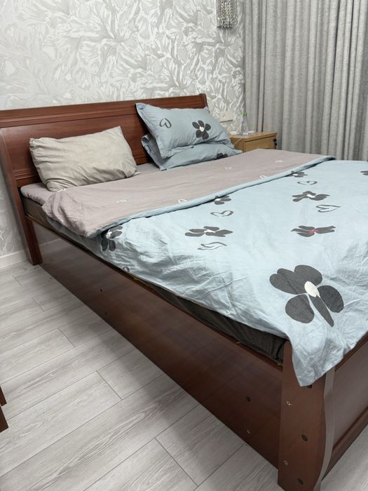 Двуспальная кровать