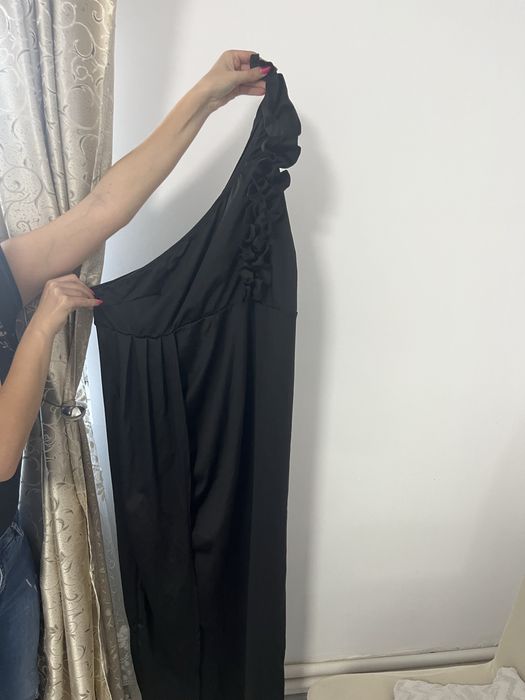 Rochie lunga cu crapatura si umarul gol shein