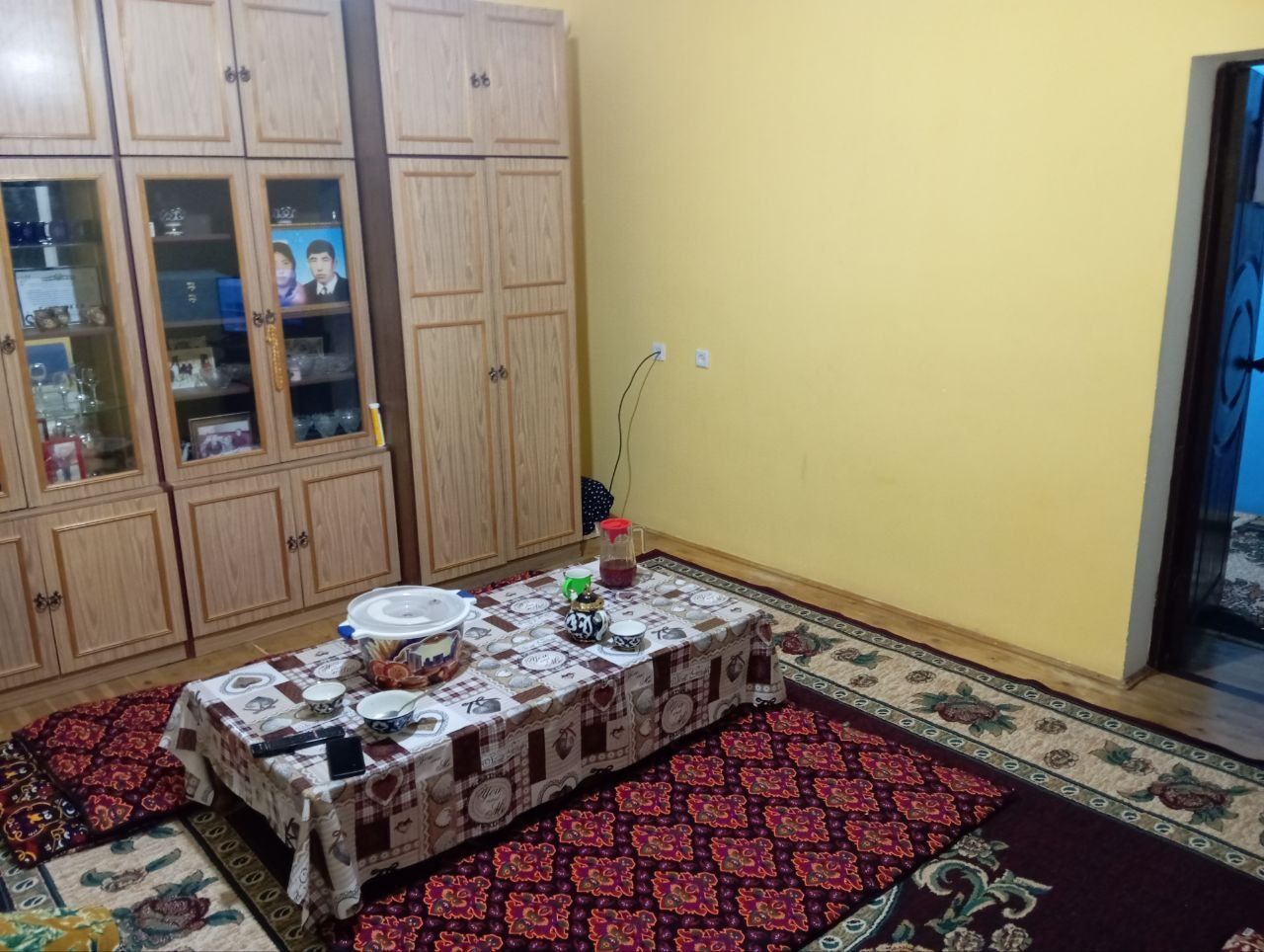 Srochna Uy hovli sotiladi pul zaril  narxini kelishamiz