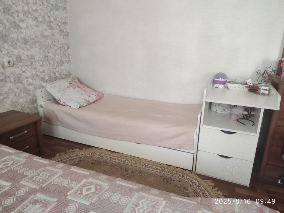 Детская кровать с тумбочкой