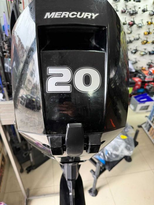 Продавам извънбордов двигател Mercury 20 к.с