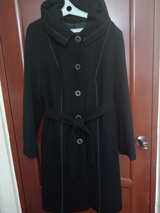 Пальто осень и кофта теплая