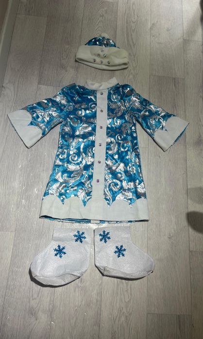 Ақшақар көйлек сатылады, бір лет киілген.