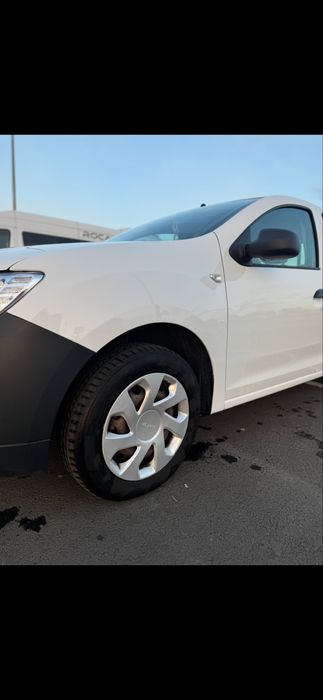 Vând dacia logan