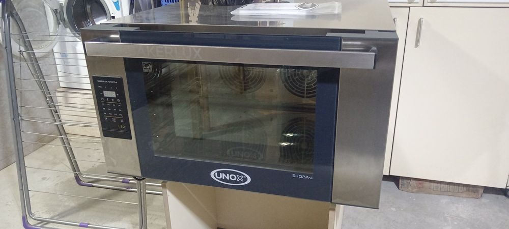 Продаю конвекционную печь Unox