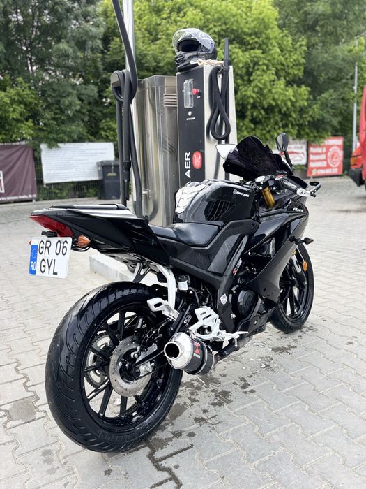 Yamaha yzf R125.