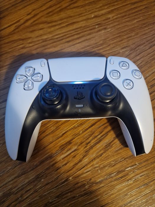 Controller PS5, folosit de câteva ori