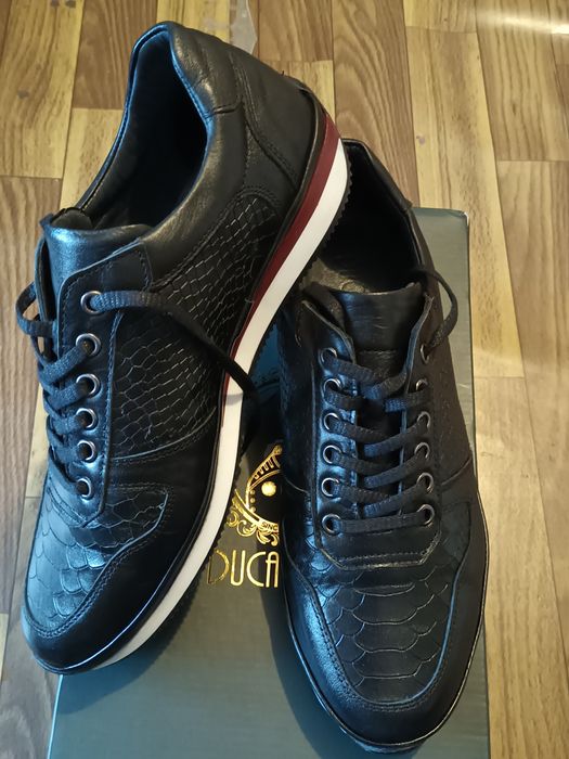 Vând Adidași Noi De Piele