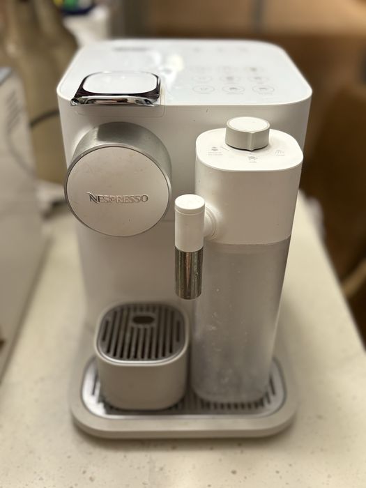 Vand Aparat Nespresso Gran Lattisima