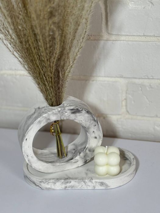 Ваза декоративная из гипса,мрамор.