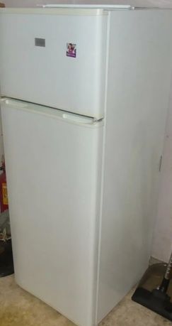 Продам холодильник Zanussi ZRD 324 WO