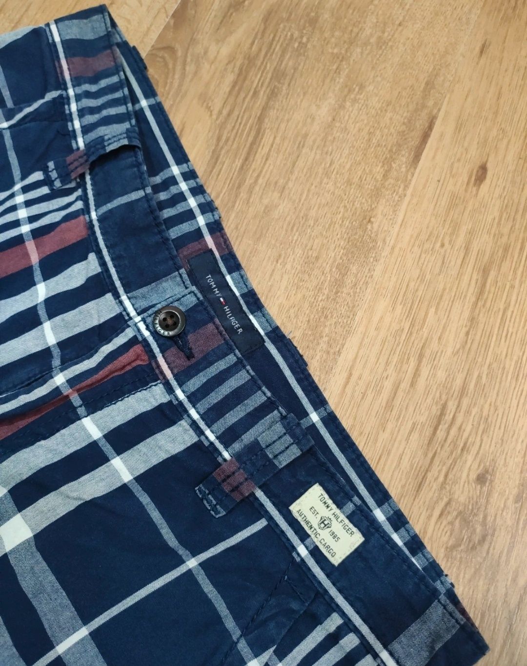 Pantaloni scurți Tommy Hilfiger mărimea 32 (M)