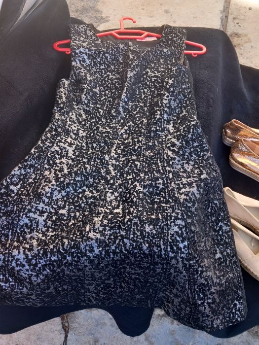 Vând rochiță neagră  cu argintiu