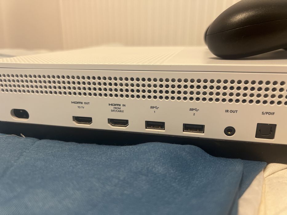 Xbox One S 1TB + Controller Xbox + Adaptor Xbox