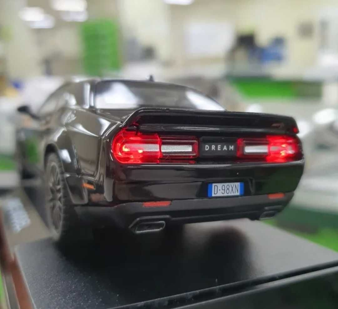 Кола играчка Dodge Challenger Hellcat