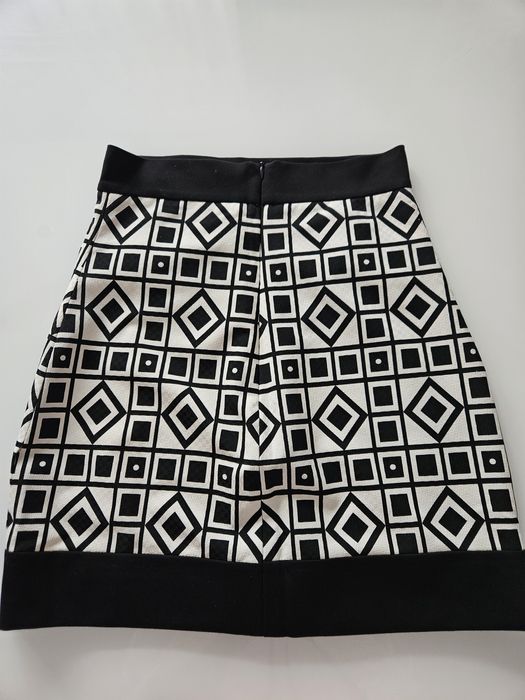 Пола Avin с висока талия