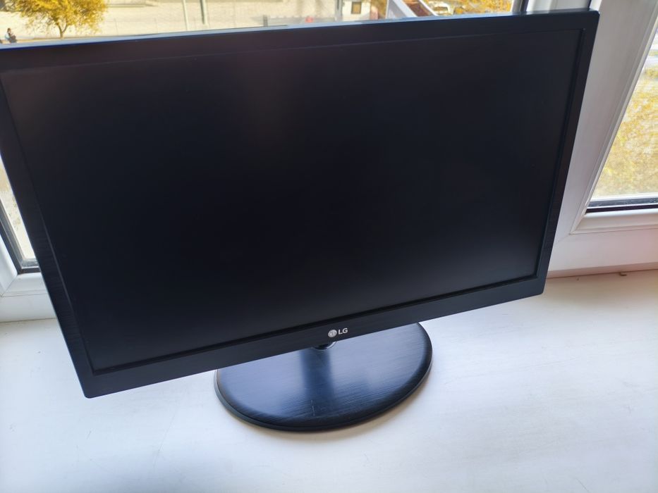 Монитор LG в хорошем состоянии 22 дюйма