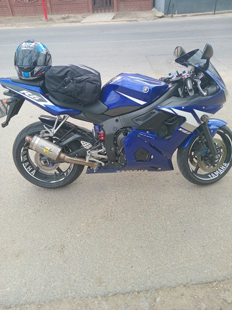Yamaha R6 injecție