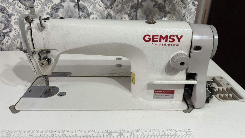 Швейная машина GEMSY