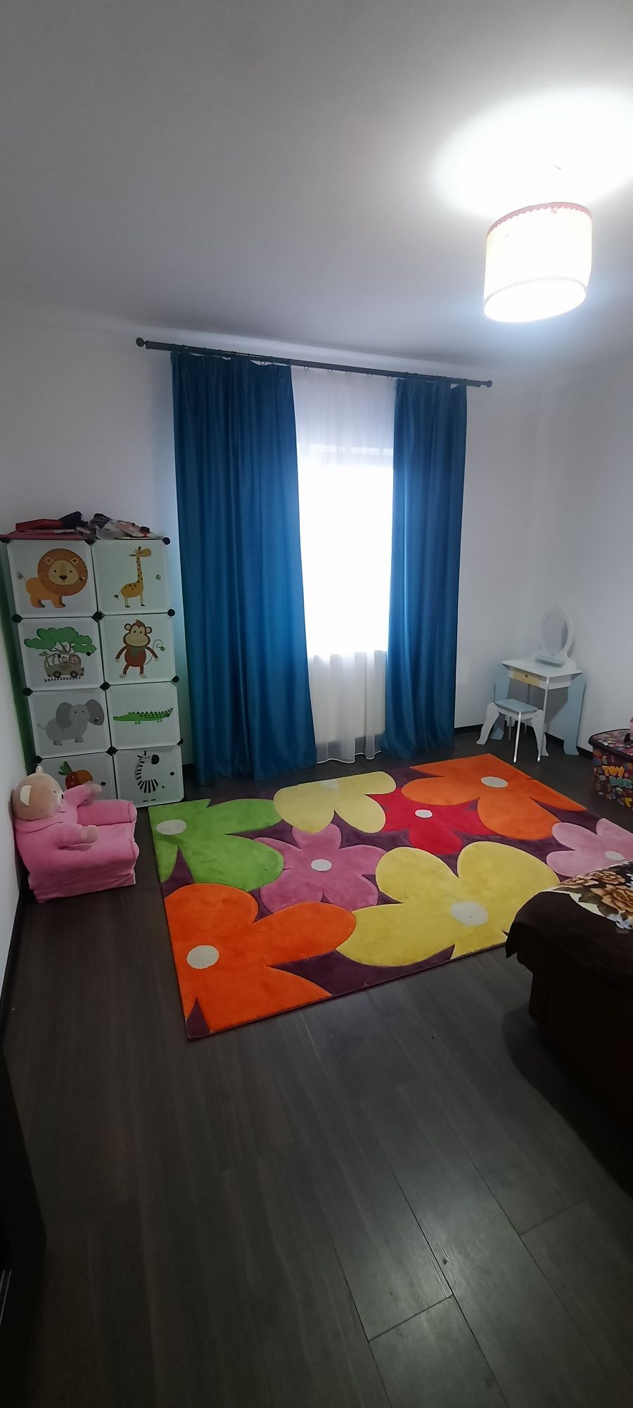 Persoana  fizica vând apartament cu 2  camere decomandat.