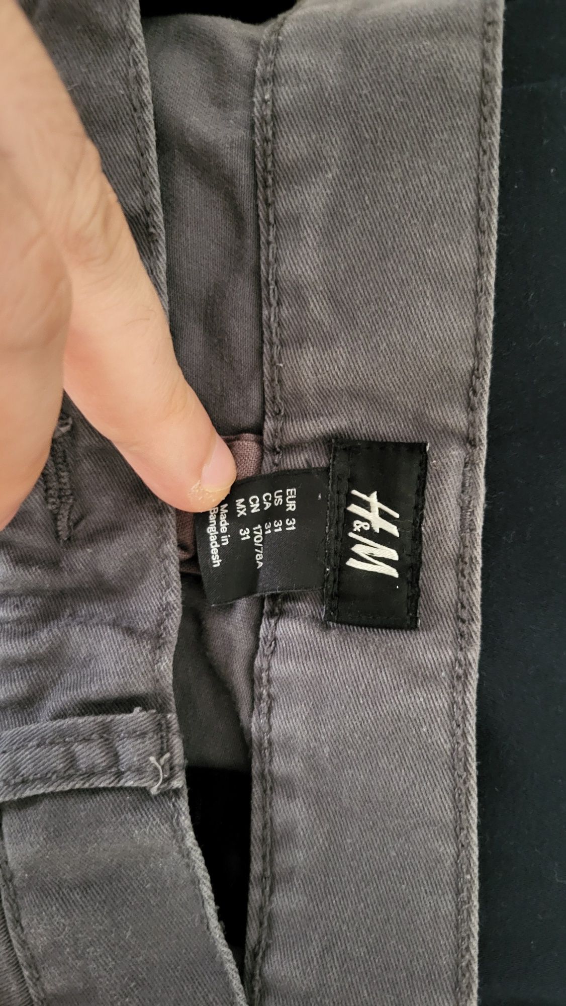 Vand pantaloni H&M barbati