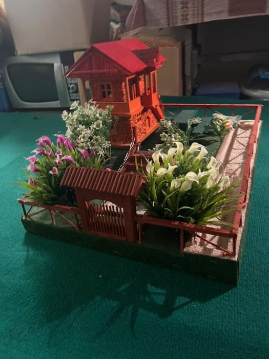 Mini-căsuță cu grădină
